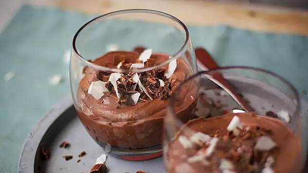 Reteta simpla de mousse de ciocolata devenita virala. Ai nevoie de doar doua ingrediente