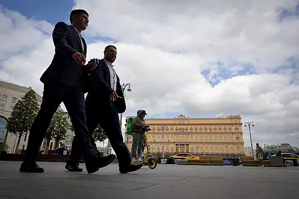 Reuters: Moscova se teme de spionaj si limiteaza drastic deplasarile oficialilor in strainatate