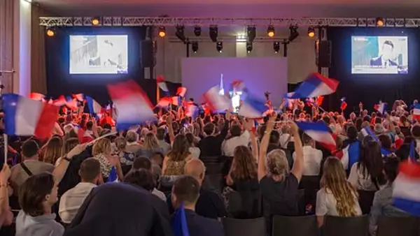 Revolutie in Franta: Extrema dreapta a castigat detasat alegerile. Intreaga viata politica se va schimba din temelii