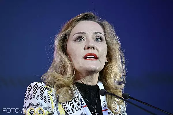 Rezultate alegeri locale 2024: Elena Lasconi, realeasa primar in Campulung cu un scor zdrobitor