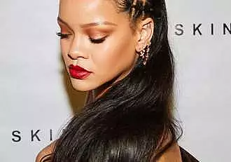 Rihanna a cerut iertare comunitatii musulmane. Cu ce a gresit cantareata: ,,Imi cer iertare pentru aceasta neglijenta"