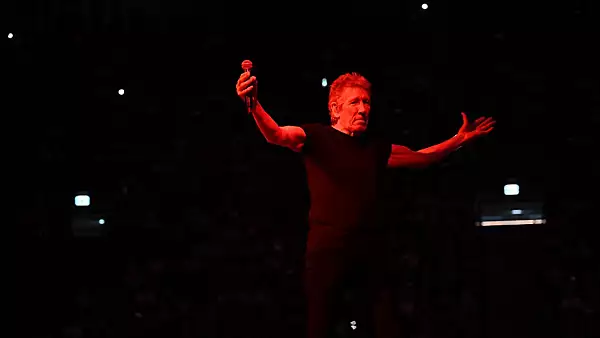 Roger Waters, fondator Pink Floyd, nou gest socant: A imbracat uniforma de ofiter nazist la un concert din Berlin - E anchetat de Politie