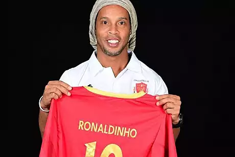 Ronaldinho revine pe gazon, la 36 de ani. Unde va juca fostul star al Barcelonei