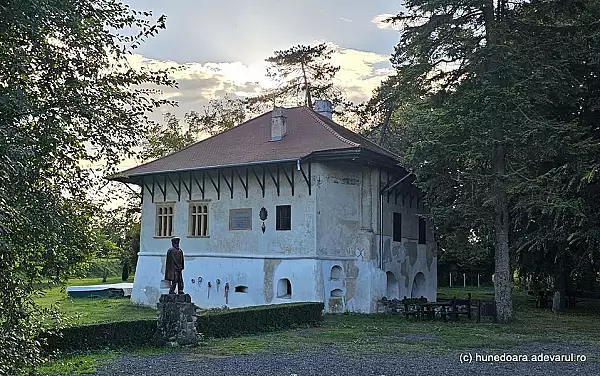 Ruinele din Hunedoara restaurate de maghiari. Cladirile istorice atrag mii de turisti din Ungaria VIDEO