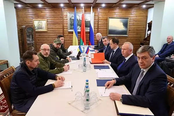 Rusia afirma ca este pregatita sa reia negocierile de pace cu Ucraina