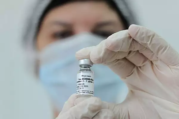 Rusia isi sprijina vaccinul anti-COVID: Sputnik V este mai ieftin si va putea fi transportat la temperaturi pozitive