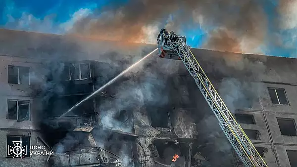 Rusia loveste un bloc de apartamente din Harkov, Ucraina: trei morti si 15 raniti