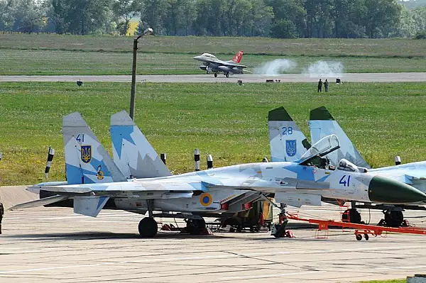 Rusia sustine ca a distrus avioane de lupta Su-27 dupa un atac asupra bazei ucrainene de la Mirgorod