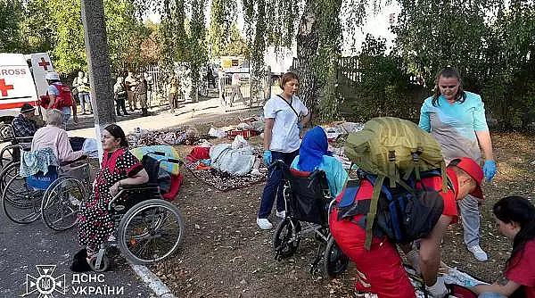 Rusii au bombardat un azil din orasul ucrainean Sumi in care erau 221 de batrani. O persoana a murit, iar alte 14 sunt ranite