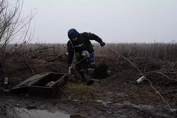 Rusii mineaza masiv terenurile, in asteptarea contraofensivei Kievului. Ucraina a devenit ,,cel mai mare camp minat din lume"