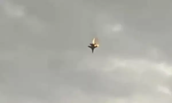 ,,Rusii si-au doborat propriul avion". O aeronava militara rusa s-a prabusit in Crimeea. Imagini cu momentul in care avionul cade in mare- VIDEO