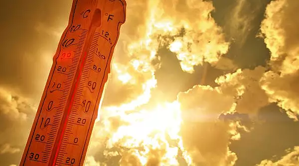 Rusii sunt loviti de cele mai mari temperaturi din 1917 pana acum. Primarul Moscovei le cere oamenilor sa nu iasa din case