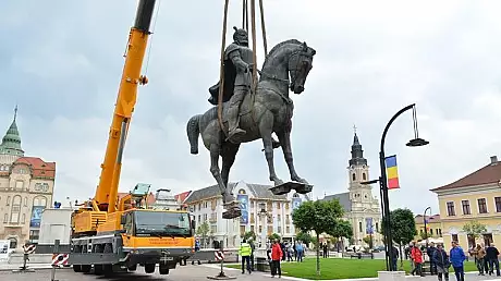 Rusinea nationala de la Oradea: statuia voievodului Mihai Viteazul data jos de primarul PNL