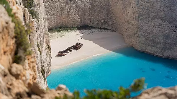 S-a aflat de ce mor turistii straini pe capete. Ce se intampla, in Grecia, de fapt