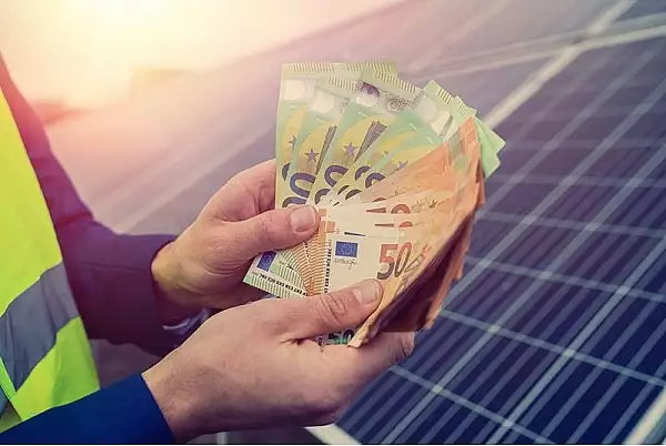 S-a aprobat programul Electric Up 2: Ajutoare IMM de cate 150.000 EUR pentru panouri solare si statii de incarcare auto electrice