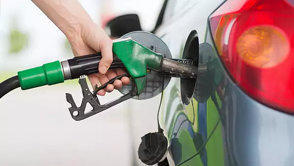 S-au ieftinit carburantii in Romania. Cotatiile internationale ale petrolului, principalul ,,vinovat"