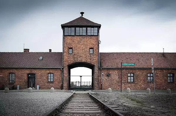 S-au indragostit la Auschwitz, apoi nu s-au mai vazut timp de 71 de ani. Povestea de iubire a doi fosti prizonieri