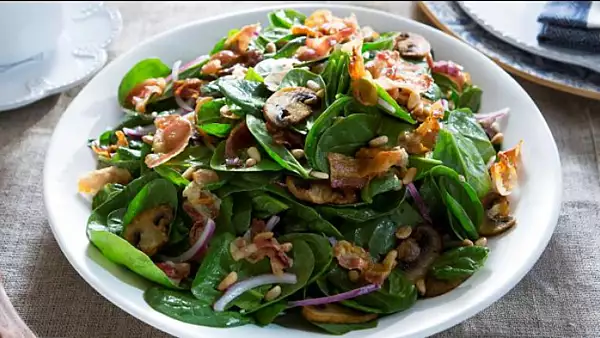 Salata din sunca de pui, mere si cidru: este ideala pentru un inceput de saptamana plin de energie