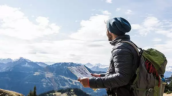 Salvamont Romania, zece reguli esentiale pentru o drumetie in siguranta pe munte | Continutul recomandat in kit-ul de supravietuire