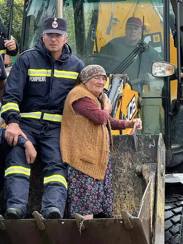 Salvatorii ISU in actiune. Imaginile omeniei (fotoreportaj)