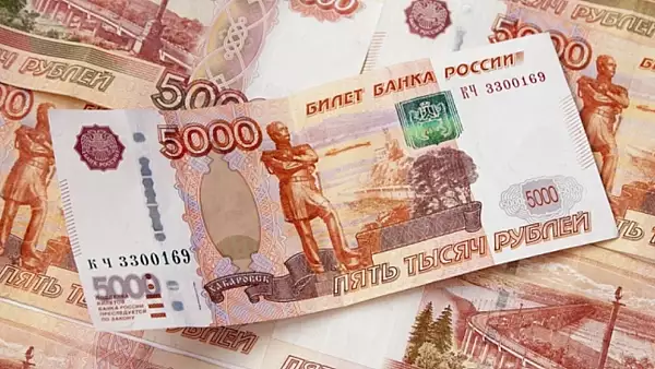 Sanctiunile NU au efectul scontat: rubla ruseasca a devenit cea mai puternica moneda din lume de la inceputul anului