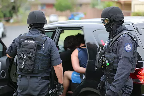 Sapte minori suspectati de pregatirea unui atentat terorist au fost arestati de politia australiana