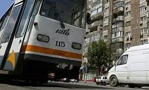 Scandal intr-un tramvai RATB din Bucuresti. Ce s-a intamplat dupa ce o tanara a fost prinsa fara bilet - VIDEO