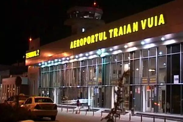 Scene de groaza in aeroportul din Timisoara. Un barbat s-a plimbat cu un pistol in fata pasagerilor