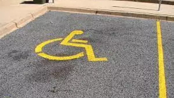 Schema prin care romanii obtin locuri de parcare pentru persoane cu handicap. Ce a descoperit Primaria Arad