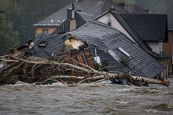 Sefa Comisiei Europene anunta ajutoare de 10 miliarde de euro pentru tarile afectate de inundatii