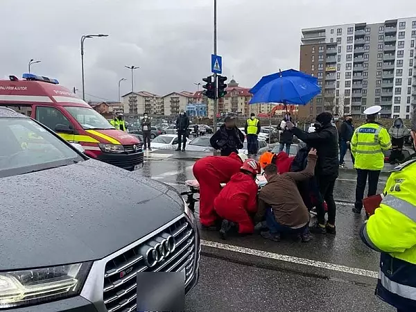 Semafoare la toate trecerile de pietoni de pe drumurile cu doua sau mai multe benzi. Ce mai prevede proiectul de lege adoptat de Senat