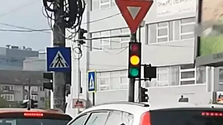 Semafor-minune la Timisoara, niciun sofer n-a reusit sa treaca pe verde (VIDEO)