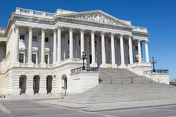 Senatul SUA a prelungit cu doi ani un program controversat de supraveghere a cetatenilor straini