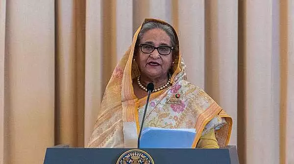 Sheikh Hasina, sefa guvernului din Bangladesh, a demisionat si a fugit din tara cu elicopterul. Jumatate de milion de oameni, in strada