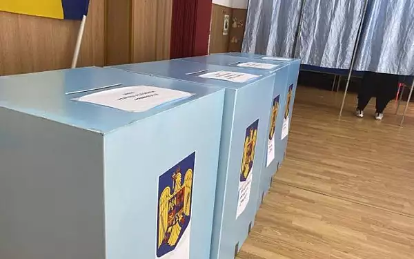 Sigiliile la o sectie de votare din Voluntari, rupte de doi copii de 3 si 5 ani