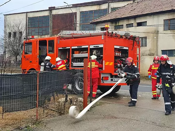 Simulare a unui incendiu cu degajari mari de fum in Baia Mare