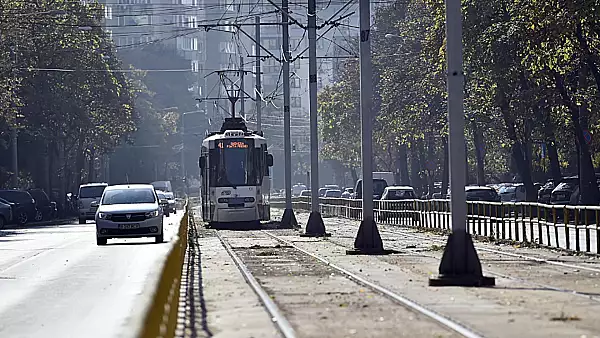 Sine dilatate de la canicula, tramvaie blocate pe traseu. Anuntul STB