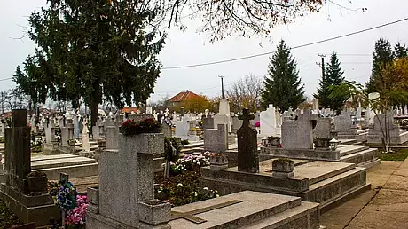 Sinucidere socanta intr-un cimitir din Timisoara: s-a spanzurat langa mormantul sotiei