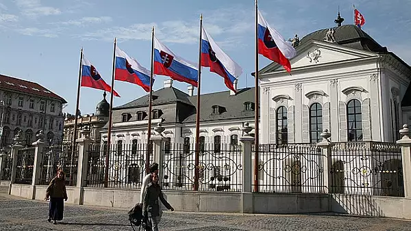 Slovacia da mai departe vaccinul rusesc. Achizitia lui a dus la demisia guvernului si la critici din partea populatiei