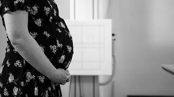 Societatea Romana de Obstetrica si Ginecologie solicita autoritatilor sa nu restrictioneze accesul femeilor gravide la vaccinarea anti-COVID-19