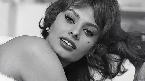 Sophia Loren, exemplu de eleganta si frumusete la 90 de ani. Imagini rare cu celebra actrita, e superba si acum FOTO