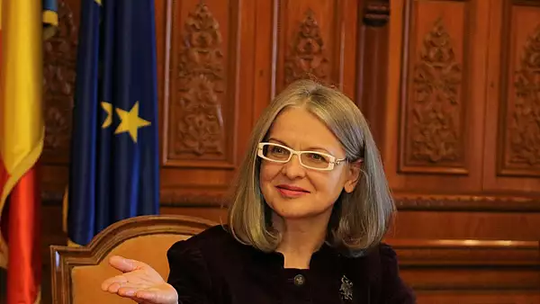 Sotia baronului Buzatu sare la gatul liderilor PSD. Senatoarea Gabriela Cretu cere explicatii pentru suspendarea ei din partid