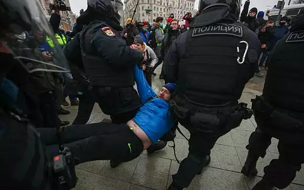 Sotia lui Navalnii, arestata la Moscova: Alte aproape 1.600 de persoane au fost retinute in Rusia. La Iakutk, oamenii au protestat la -50 de grade Celsius: ,,Nu