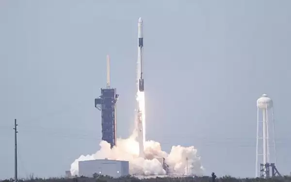 SpaceX a lansat peste 1.000 de sateliti Starlink pentru internet de 
mare viteza si ofera deja servicii in SUA, Canada si Marea Britanie