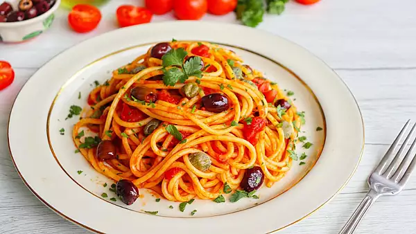 Spaghetti alla Puttanesca. Reteta traditionala, italiana