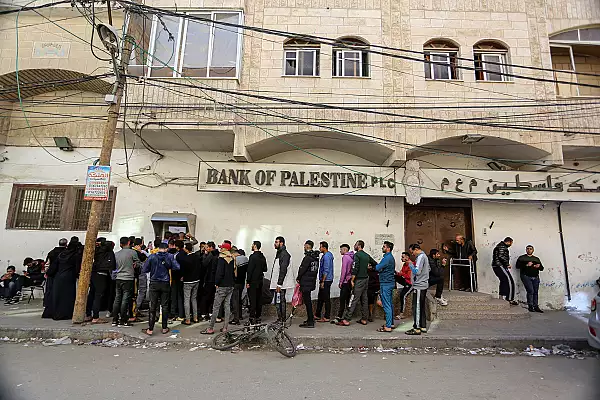 Spargeri spectaculoase la seifurile de banci din Gaza, s-au furat zeci de milioane de euro / Hamas ar fi si ea implicata