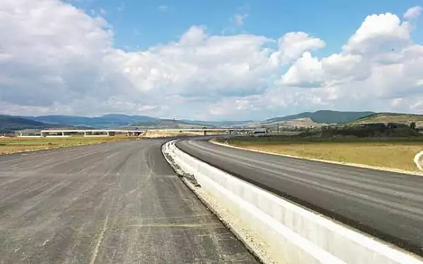 Stadiul lucrarilor pe Autostrada Sebes - Turda. Loturile 3 si 4, deschise circulatiei in prima jumatate din 2017 FOTO