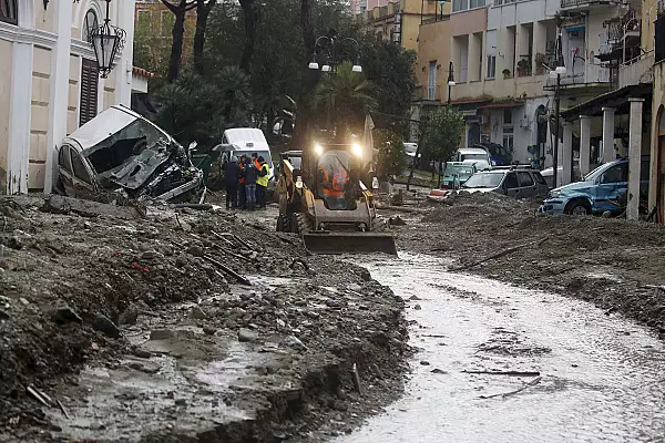 Stare de urgenta declarata in Ischia, dupa alunecarea de teren de sambata