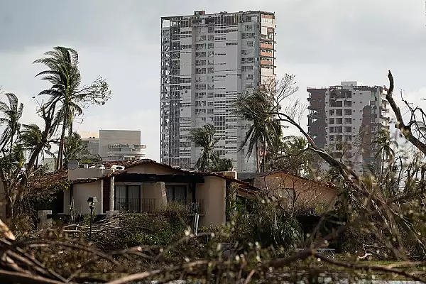 Statiunea mexicana Acapulco, devastata de jafuri dupa ce a fost lovita de uraganul Otis. Oamenii nu mai au ce manca