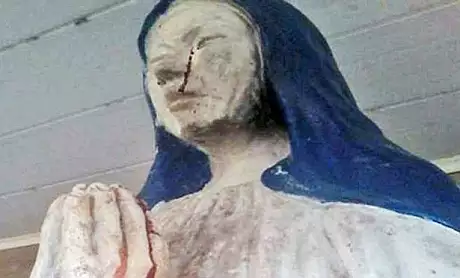 Statuia Fecioarei Maria a inceput sa sangereze in fata credinciosilor. "Ceva urmeaza sa se intample"